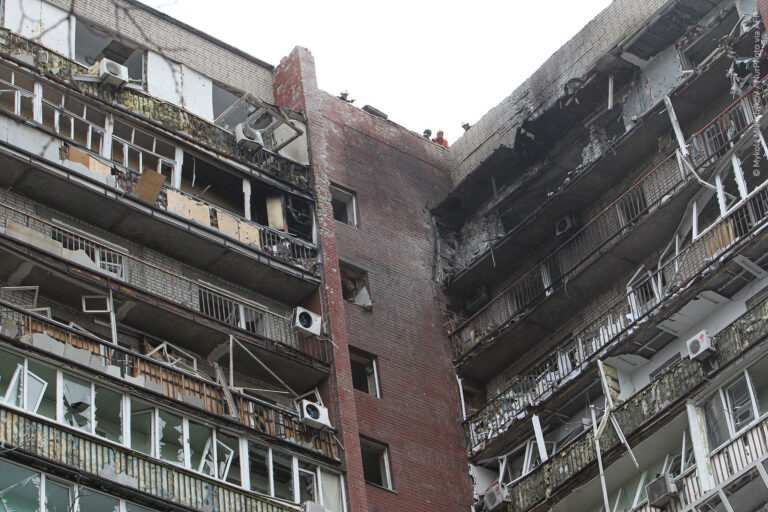 Parlament fordert Gerechtigkeit und Rechenschaftspflicht für zivile Opfer in der Ukraine