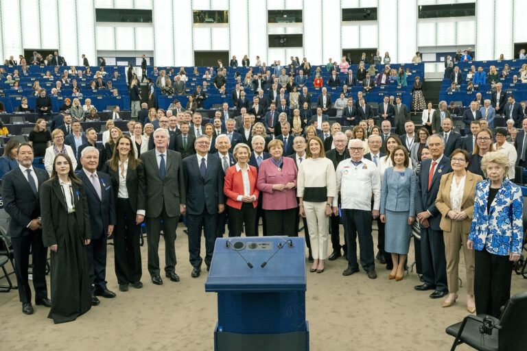 Pressemitteilung zur erstmaligen Verleihung des Europäischen Verdienstordens