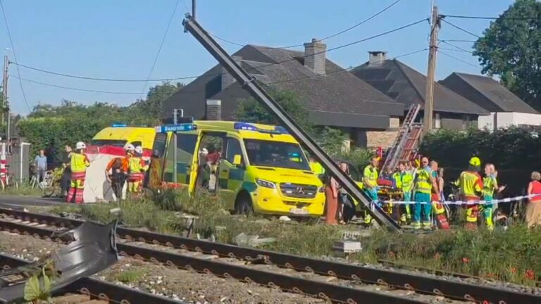 Mehrere Tote bei Kollision von Zug und Schulbus in Belgien