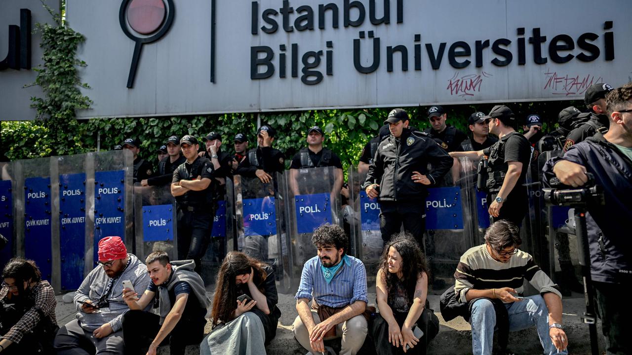 Erdoğan macht Rückzieher: Liberale Uni in Istanbul bleibt offen