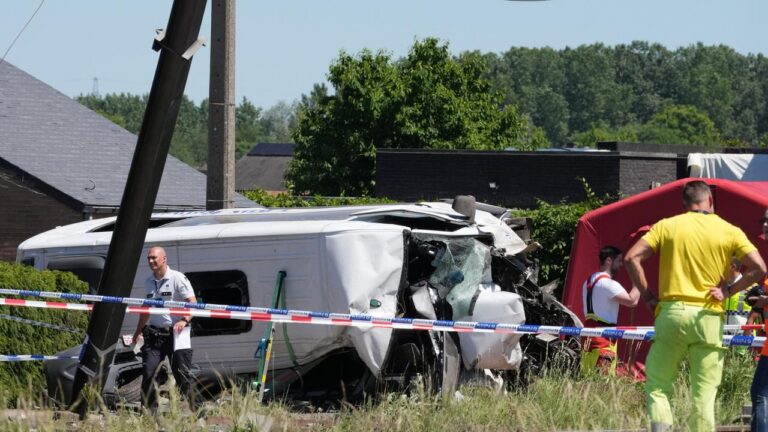 Belgien: Ermittlungen nach Zugunglück dauern an
