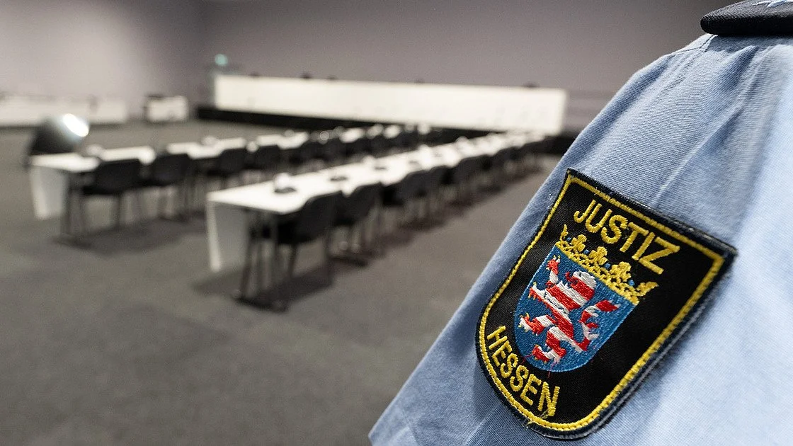 Während der Urteilsverkündung am LG Hanau: Staatsanwältin von Angeklagtem attackiert
