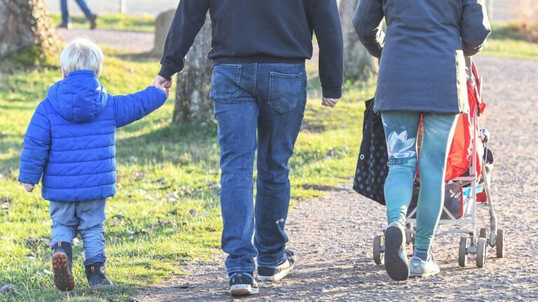 Bundestag berät über antragsloses Kindergeld