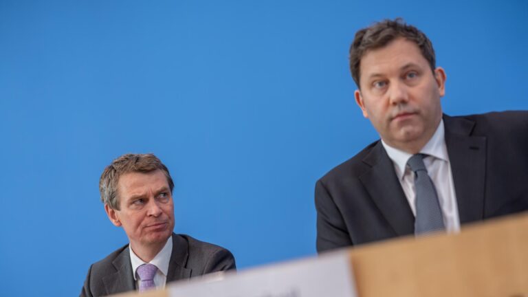 Geringere Steuereinnahmen – Wie kommt die Wirtschaft wieder in Schwung?