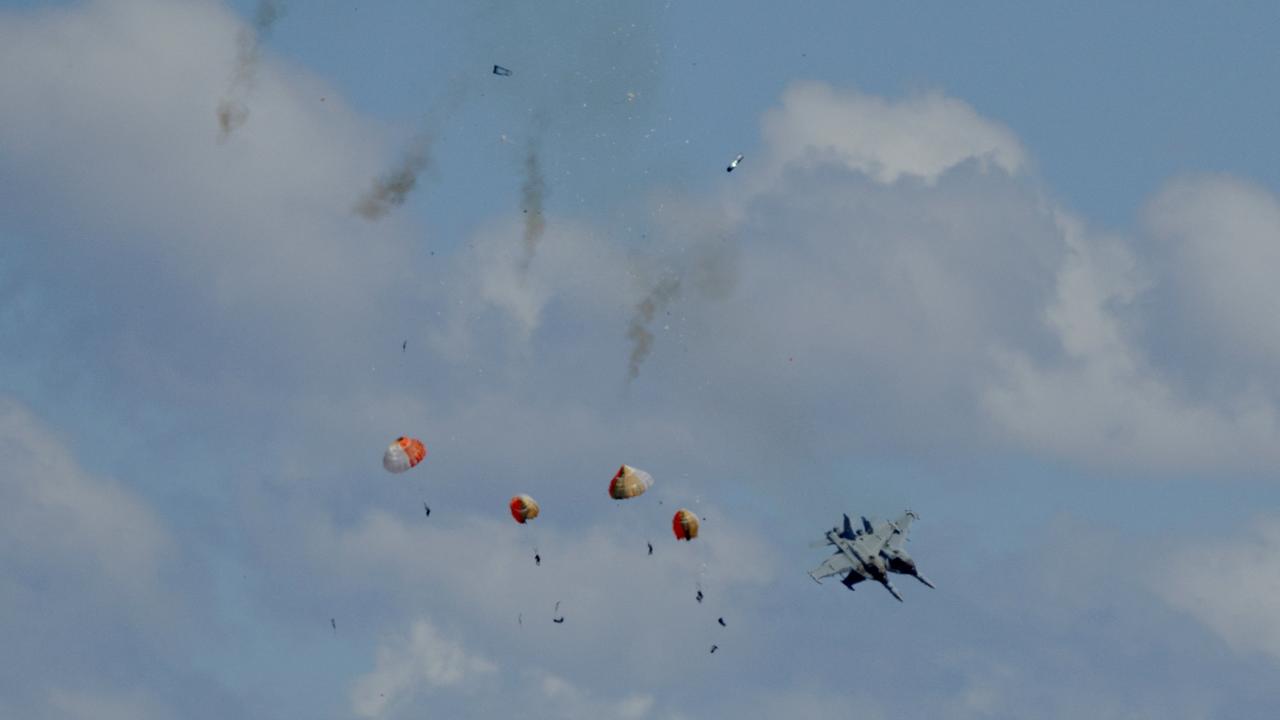 Zusammenstoß bei Flugschau - Piloten überleben knapp