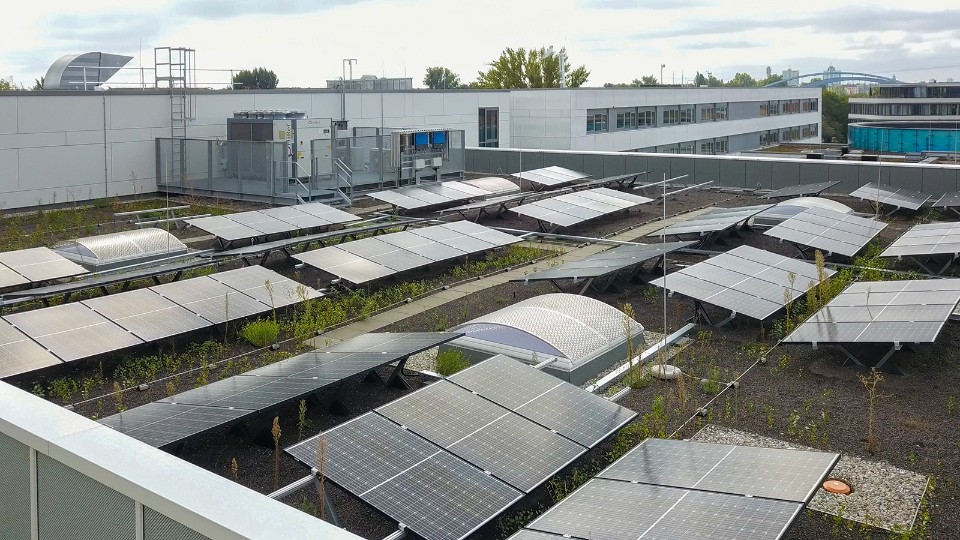 Modulbasiertes Sensorsystem erkennt Fehler in Photovoltaik Großkraftwerken frühzeitig