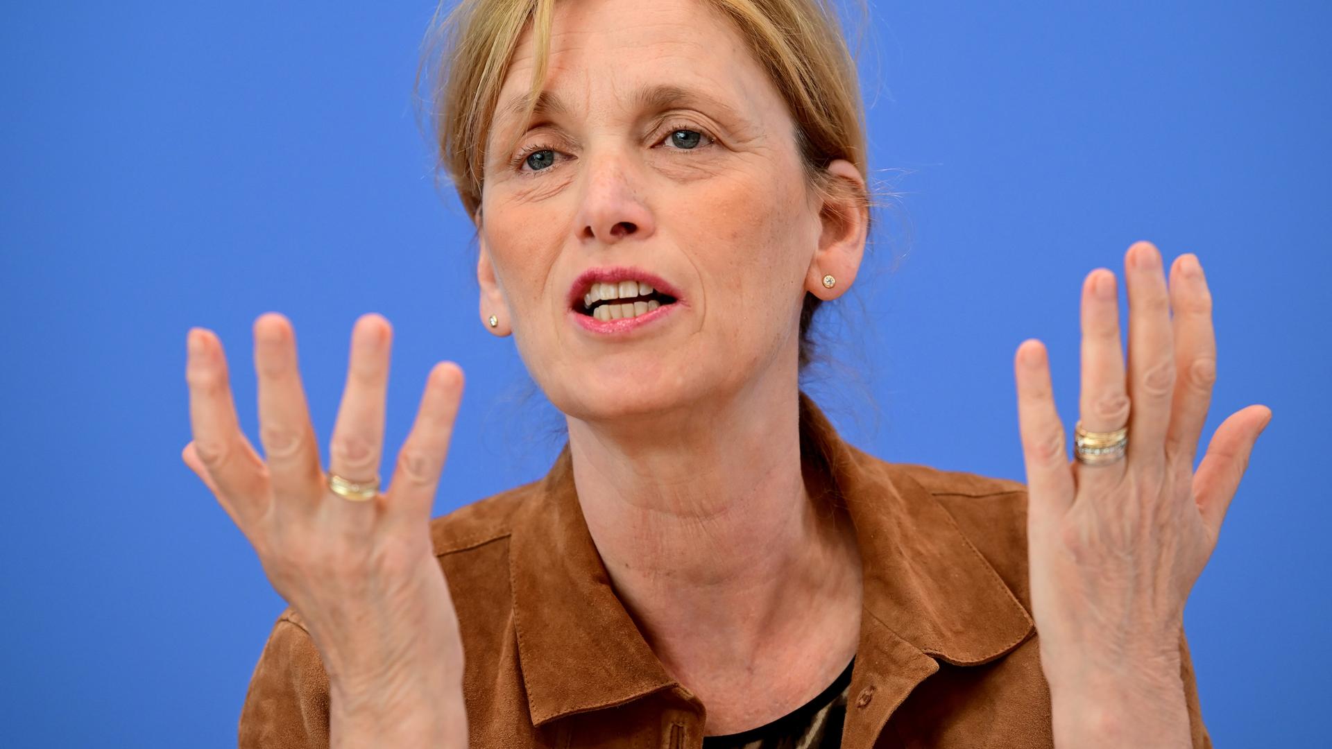 Elterngeld: Trifft die Kürzungspolitik Familien besonders hart?