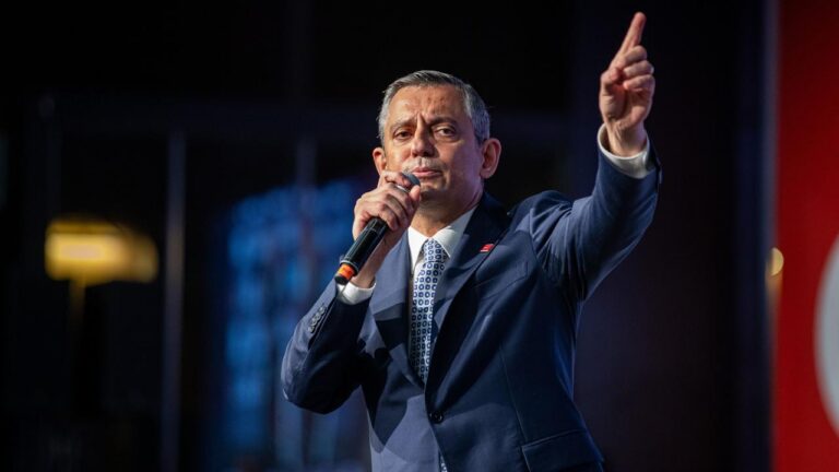 Türkisches Gericht setzt CHP Parteiführung ab