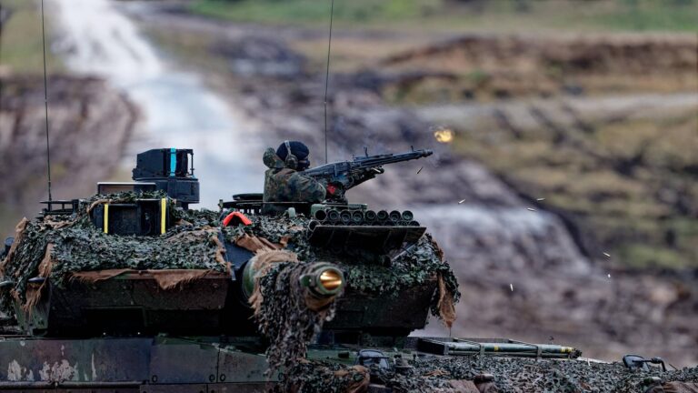 Panzer statt Autos – Rüstungsboom stärkt schwächelnde Wirtschaft