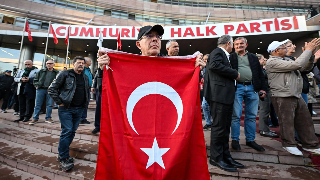 13 Personen aus dem Umfeld der CHP in der Türkei festgenommen