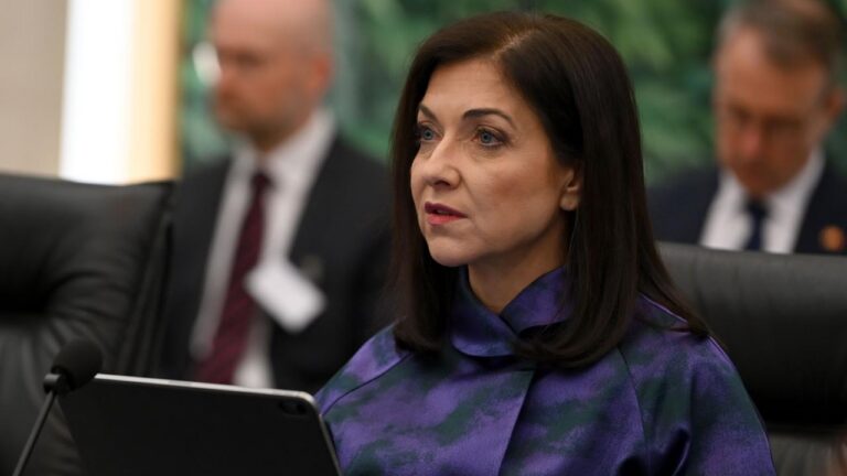 Wirtschaftsministerin in China: Reiche mahnt fairen Wettbewerb an