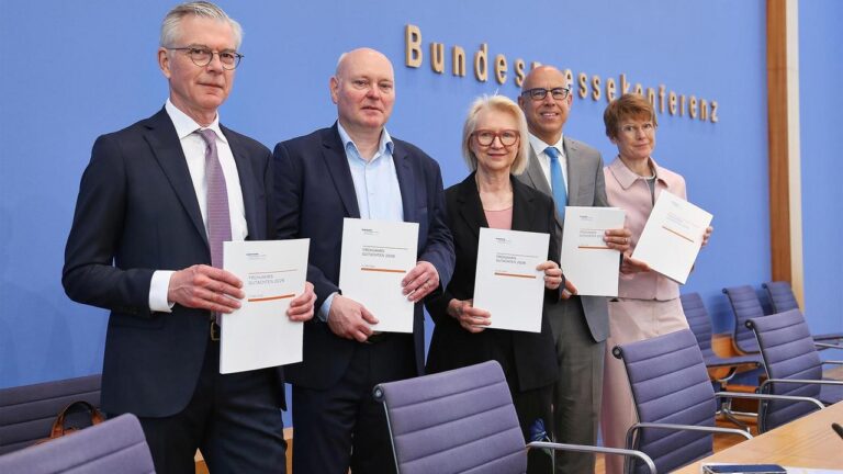 Frühjahrsgutachten: Wirtschaftsweise senken Prognose deutlich