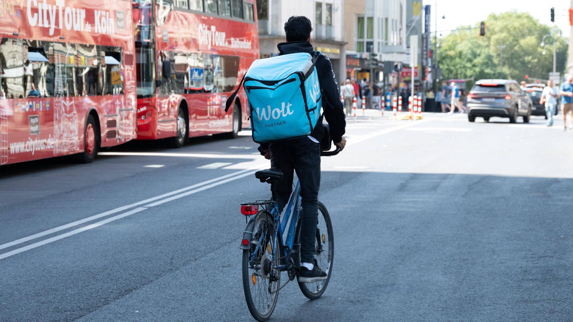 Arbeitsmarkt - Von indischen Fahrradkurieren und polnischen Pflegerinnen