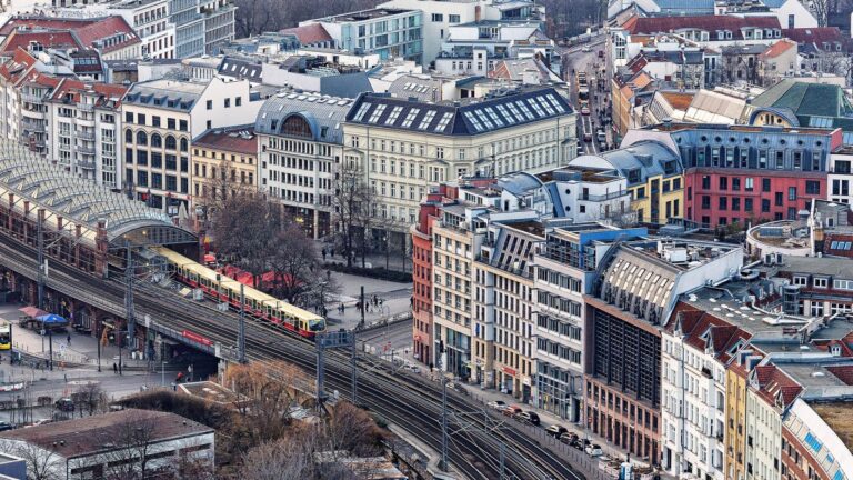 S Bahn Linien in der Berliner Stadtmitte zeitweise unterbrochen