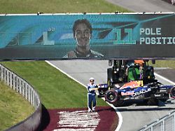 Russell profitiert: Verstappen crasht und wirbelt Pole Position durcheinander