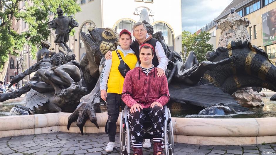 Wie eine queere Familie aus Russland um ihren Sohn kämpft