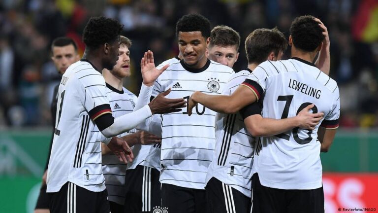 Jagd auf Fußball Talente: Hat der DFB ein Nachwuchsproblem?