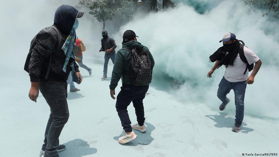 Proteste in Mexiko-Stadt eskalieren vor Beginn der WM