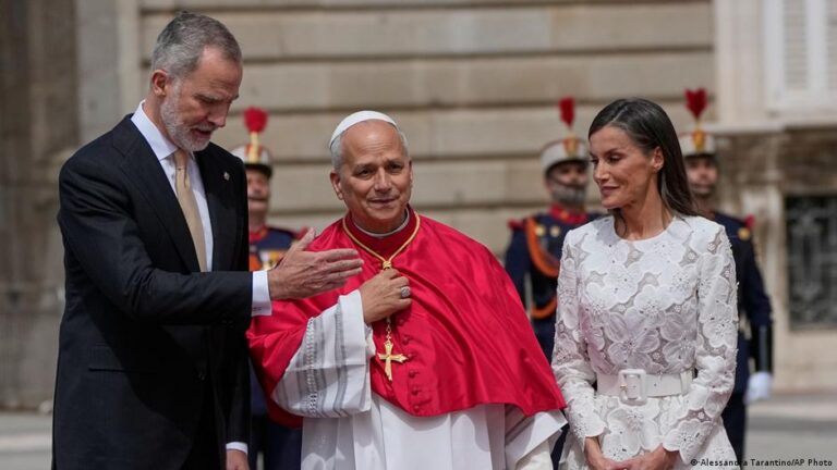 Papst wendet sich in Spanien klar gegen Populismus