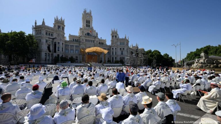 Mehr als 1,2 Millionen Menschen bei Papst Messe in Madrid