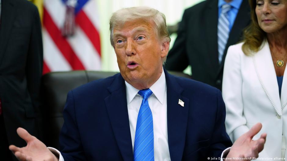Trump sagt Iran Angriffe ab und spricht von Deal