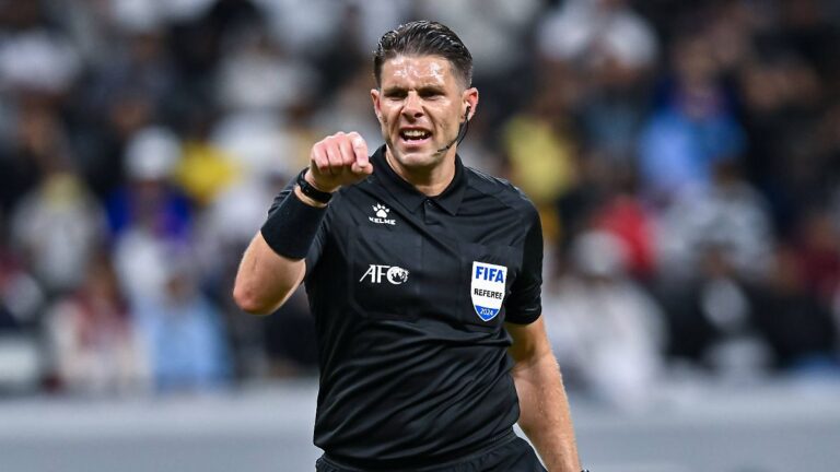 White Power Symbol?: VAR muss sich bei der FIFA für umstrittene Geste erklären