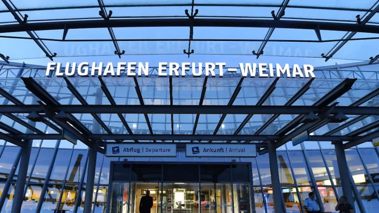 Unklare Rauchentwicklung: Airbus mit 232 Menschen an Bord muss in Erfurt notlanden