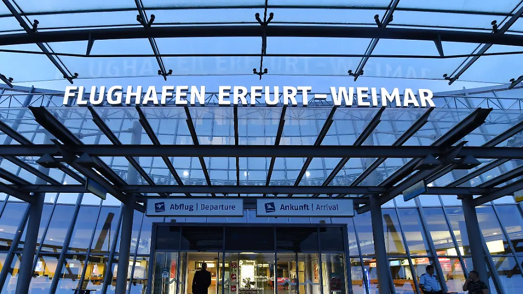 Unklare Rauchentwicklung: Airbus mit 232 Menschen an Bord muss in Erfurt notlanden