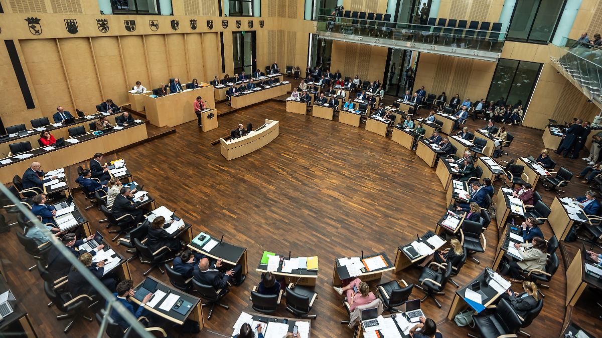 Eigene Initiativen der Länder: Bundesrat macht Weg frei für mehr Rente und Apothekenreform