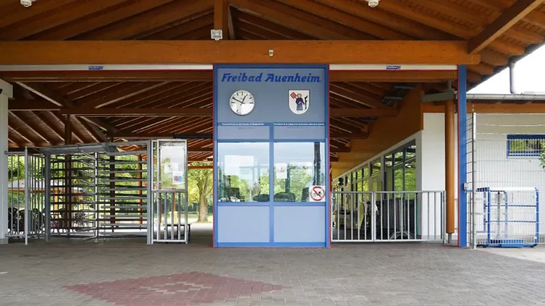 50 bis 60 Männer: Gruppe aus Frankreich versucht, Freibad in Kehl zu stürmen