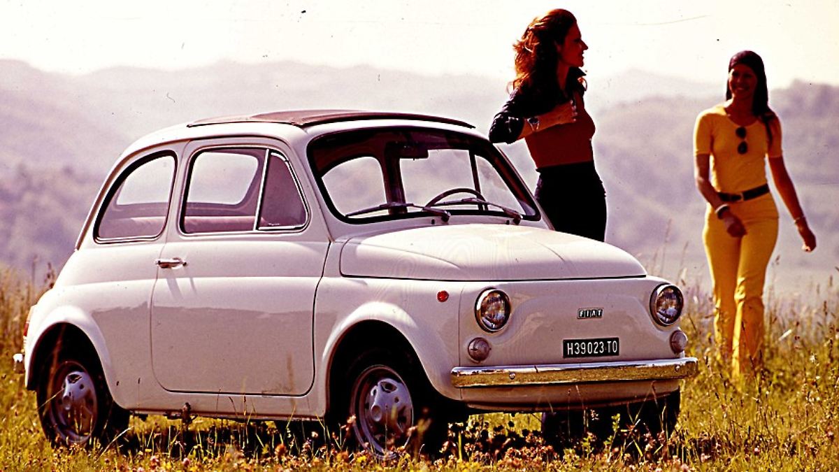 Fiat 500 Topolino: Ikone des italienischen Lebensstils wird 90, Start mit Ohren von Micky Maus