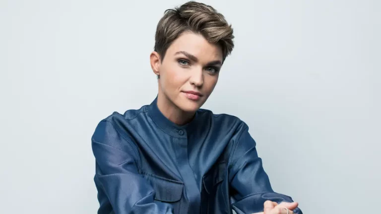 Ruby Rose stürzt am Pool und verletzt sich an den Rippen