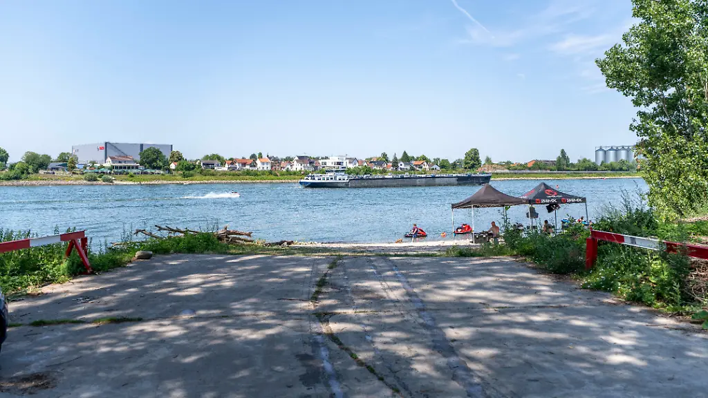 50 Jähriger schwamm regelmäßig: Drei vermisste Männer tot aus dem Rhein geborgen