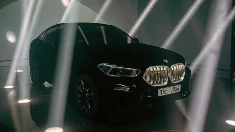 Inspiriert von BMW Autolack: Ultraschwarze Farbe schluckt Licht zu 99,9 Prozent
