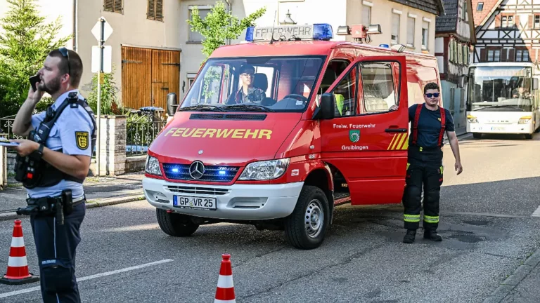 Behälter könnte explodieren: Gefahrgut legt A8 lahm, Evakuierungen wegen Waldbrandgefahr