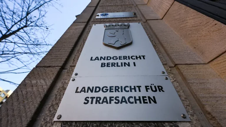 Für Tötung von Obdachlosem: Berliner Gericht erhöht Gefängnisstrafe für Mord um Jahre