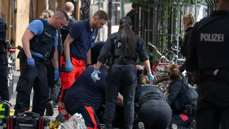Attacke mit spitzem Gegenstand: Polizist schießt auf Angreifer am Frankfurter Hauptbahnhof