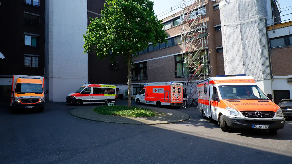 Großeinsätze in NRW: Bewohner eines Seniorenheims kollabieren wegen Hitze