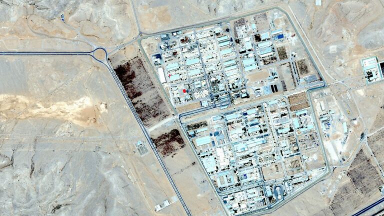 Furcht vor US Spezialeinsatz: Bericht: Iran schottet Uranlager ab und legt Minen