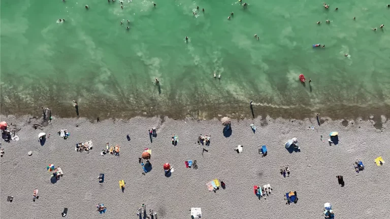 Tödliche Gefahr im Sommer: Was sind die größten Risiken an Badeseen?