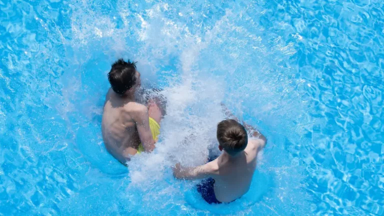 Männliche Risikogruppe: 26 Männer und Jungen ertrinken beim Baden