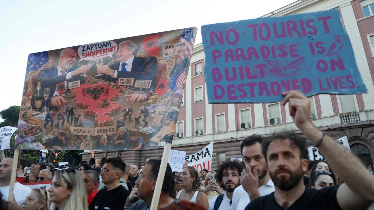 Tausende protestieren in Albanien gegen Bauprojekt von Jared Kushner