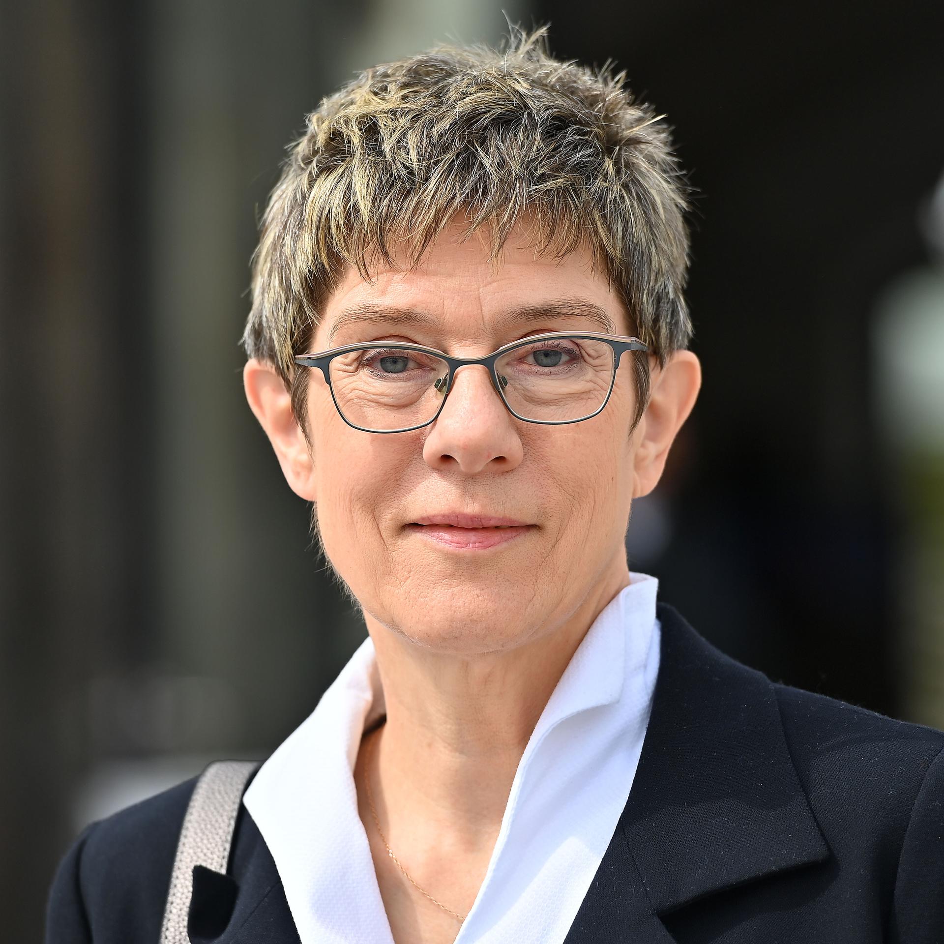 Kramp Karrenbauer: Die AfD verspricht eine heile Welt
