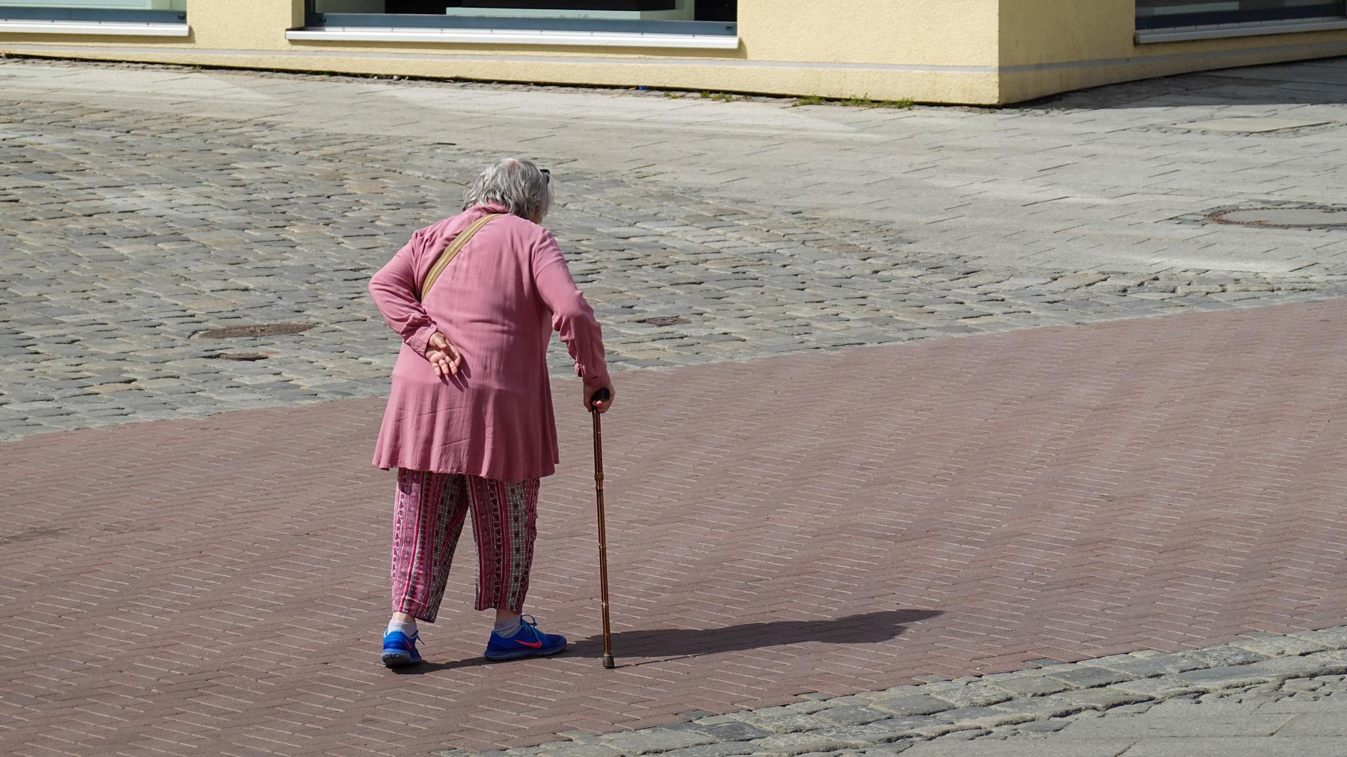 Armutsbericht: Sparpläne der Regierung verstärken die Krise