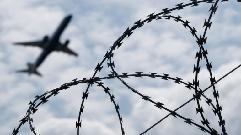 Kommentar zu Abschiebezentren: In der Praxis dürfte das schwierig werden
