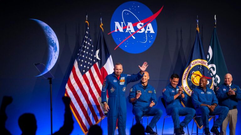 Crew der Mondmission Artemis 3 steht, doch die Probleme bleiben