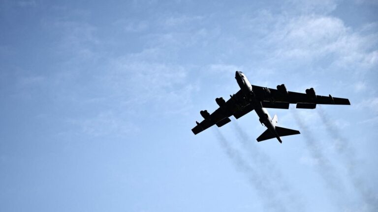 B 52 Bomber der US Luftwaffe bei Testflug in Kalifornien abgestürzt