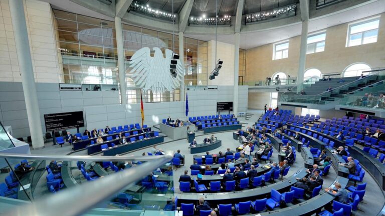 Bundestag: Aussetzung der Diätenerhöhung stößt auf Zustimmung