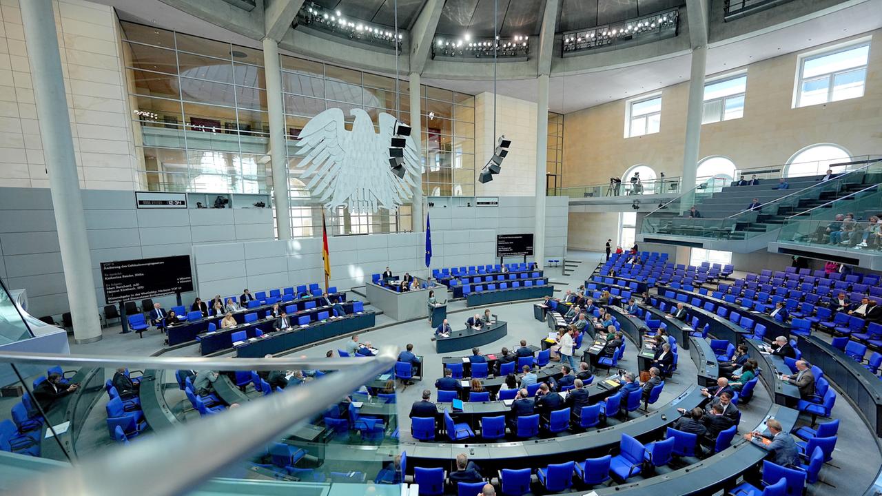 Bundestag: Aussetzung der Diätenerhöhung stößt auf Zustimmung