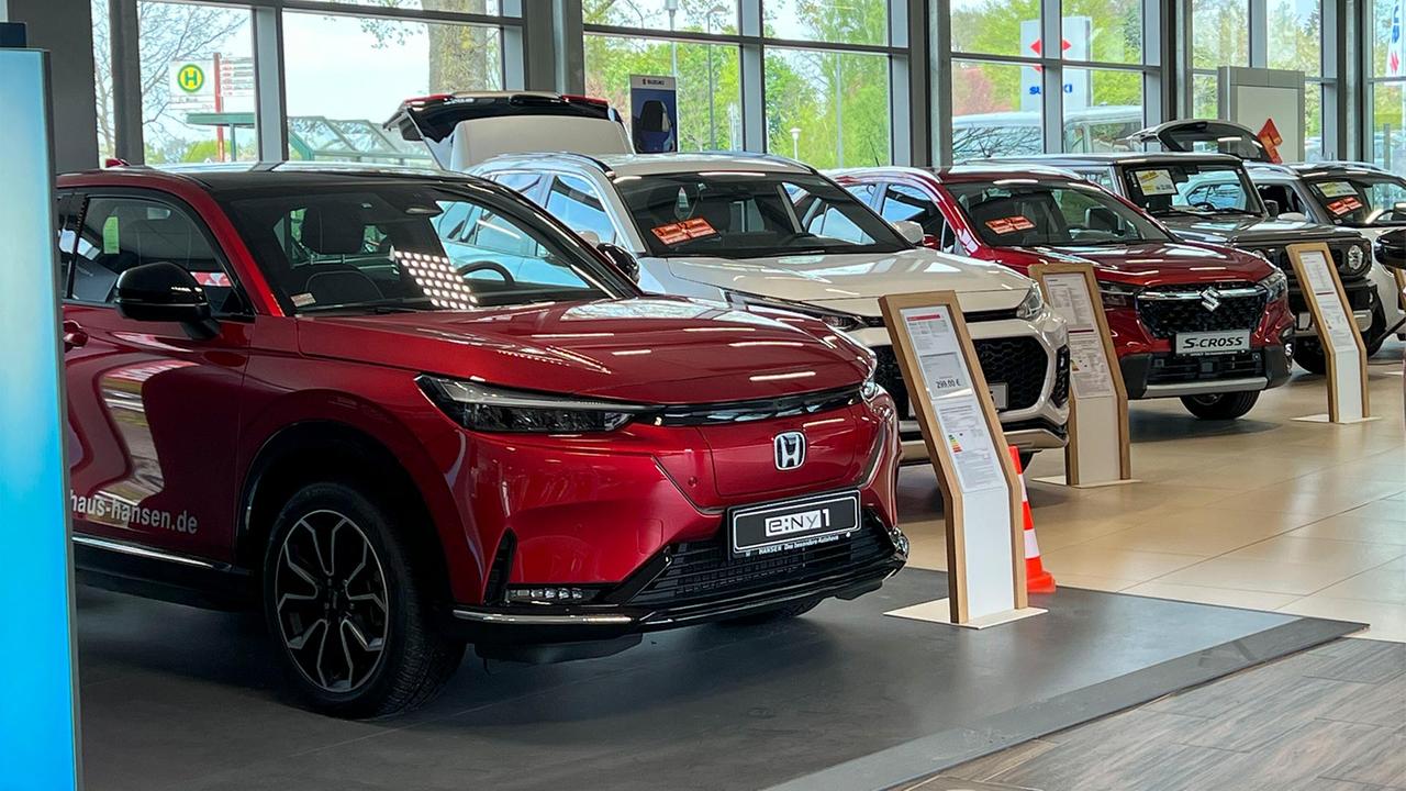 Autobauer gewähren weniger Rabatte für Elektroautos